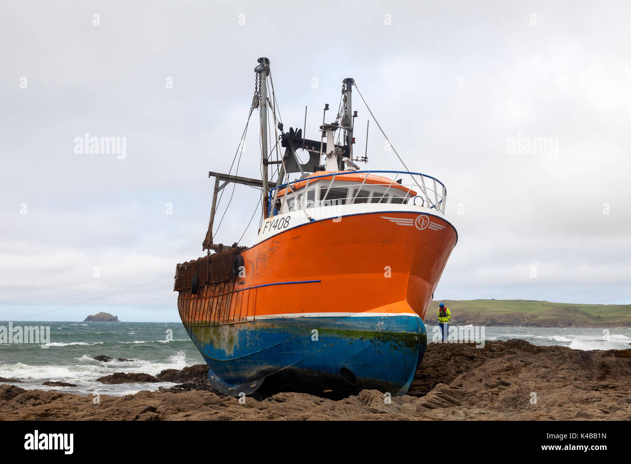 Greenaway Beach, Trebetherick, Cornwall, U.K. 5th September 2017. HM Coastguard watch over a stricken fishing trawler. The Cornish registered Le Men Du, reported to be worth £1M (GBP) ran aground on Tuesday morning. The vessel was re-floated at high tide Tuesday evening. Credit: Mark Richardson/Alamy Live News Stock Photo