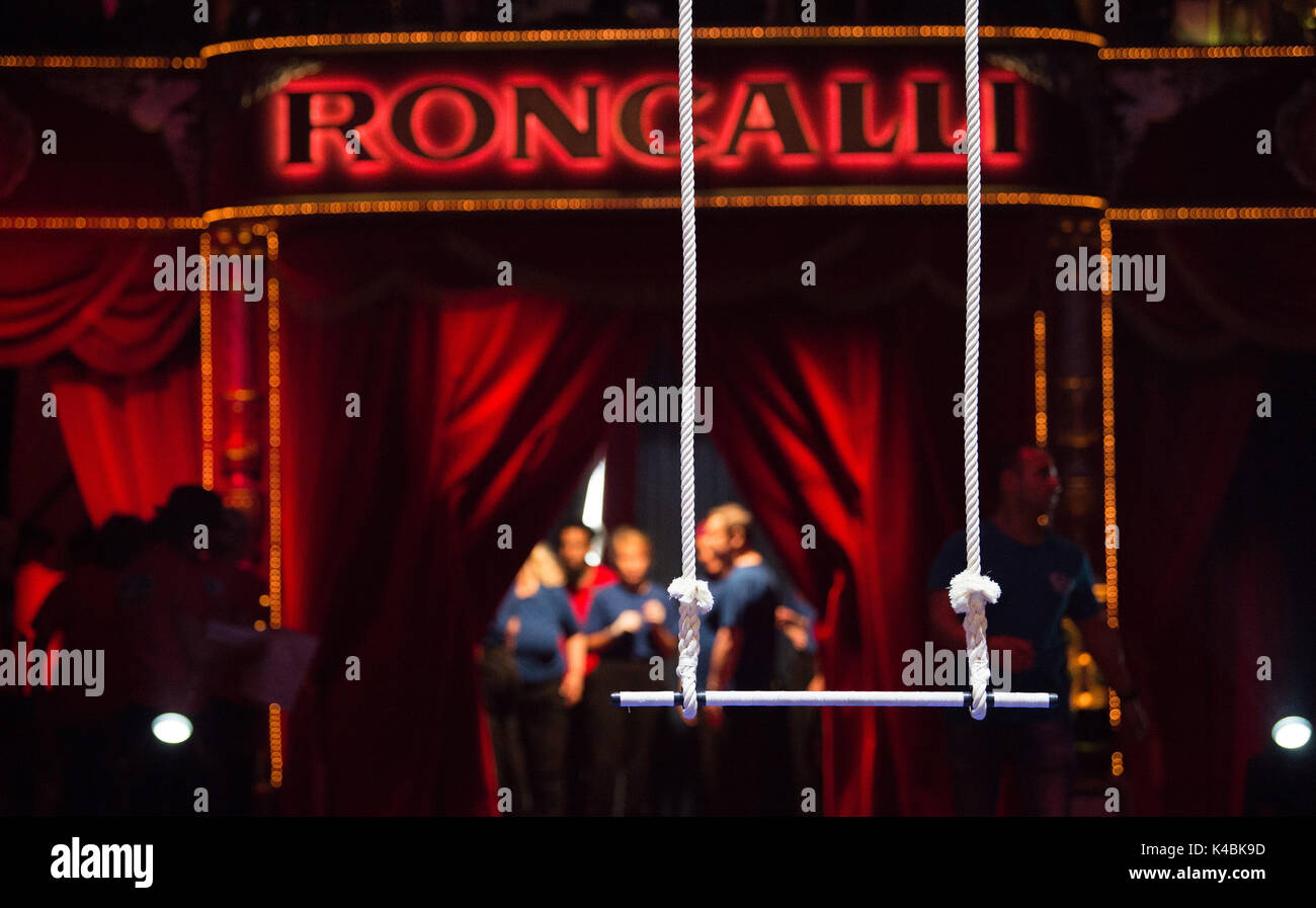 Inside a circus tent hi-res stock photography and images - Alamy