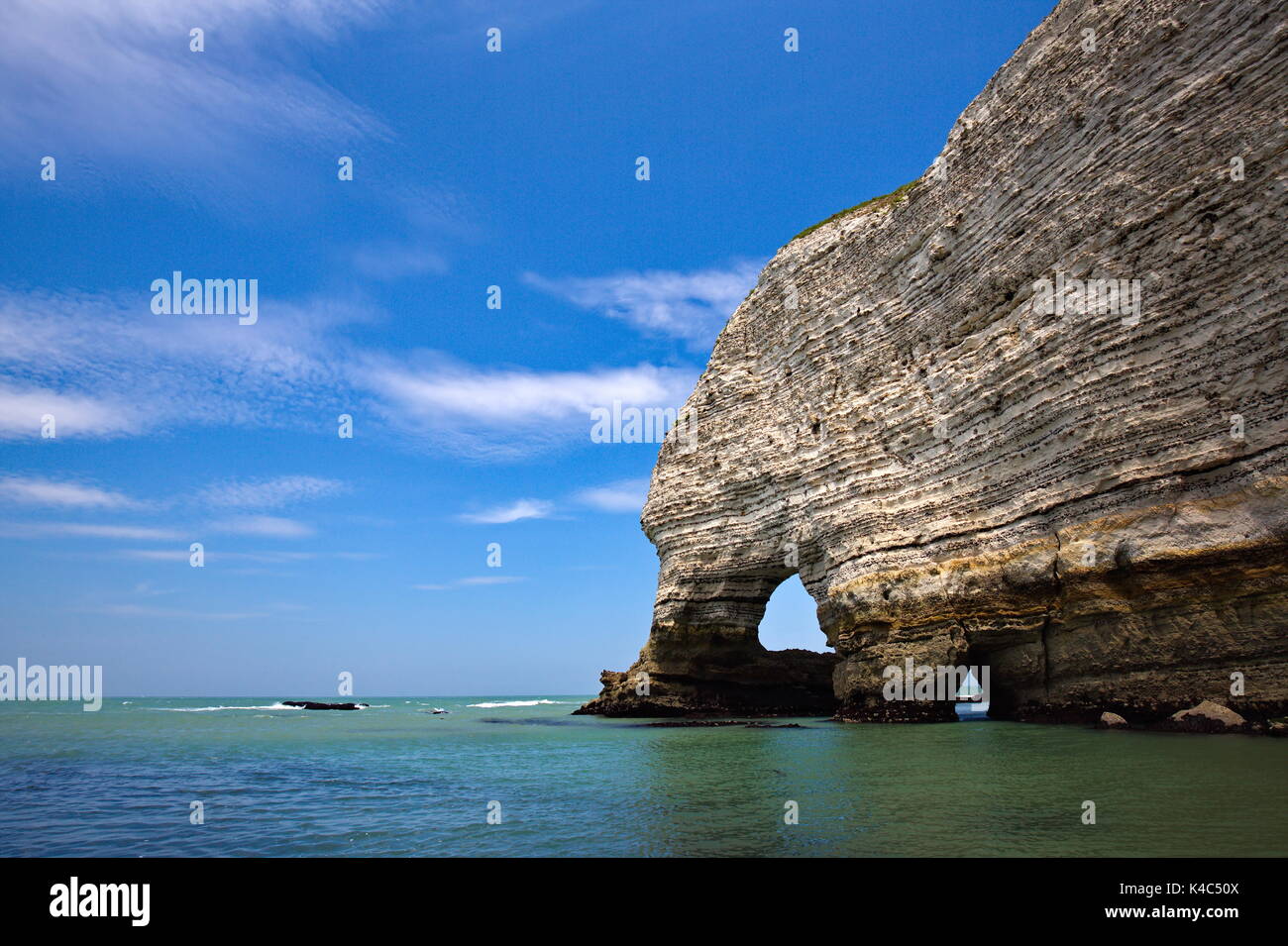 Arch On The Beach Of Etretat Stock Photo - Alamy