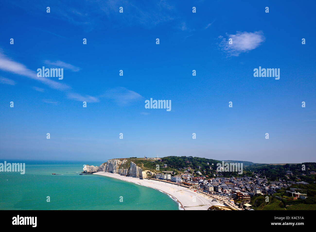 Houses in etretat normandy hi-res stock photography and images - Alamy