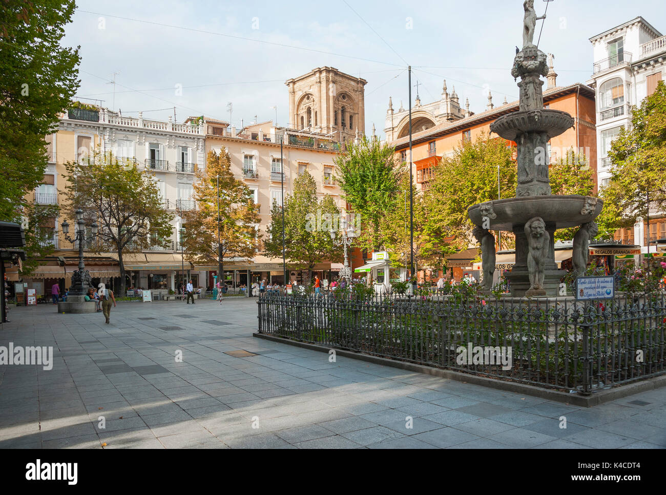 Plaza Bib, Rambla, Square With Fountain In The Center Of Granada,  Andalusia, Spain Stock Photo - Alamy