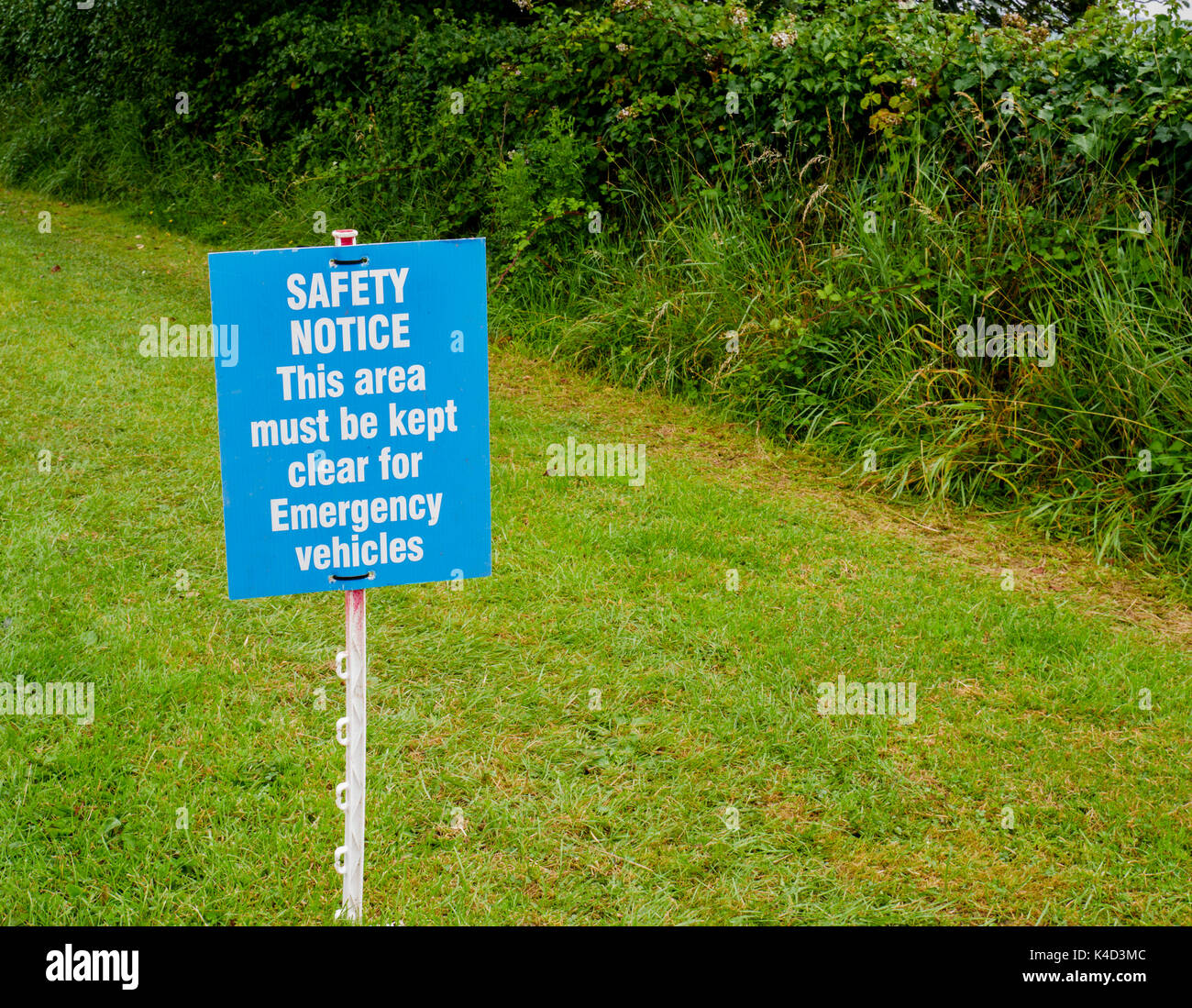 Keep clear for emergency vehicles hires stock photography and images