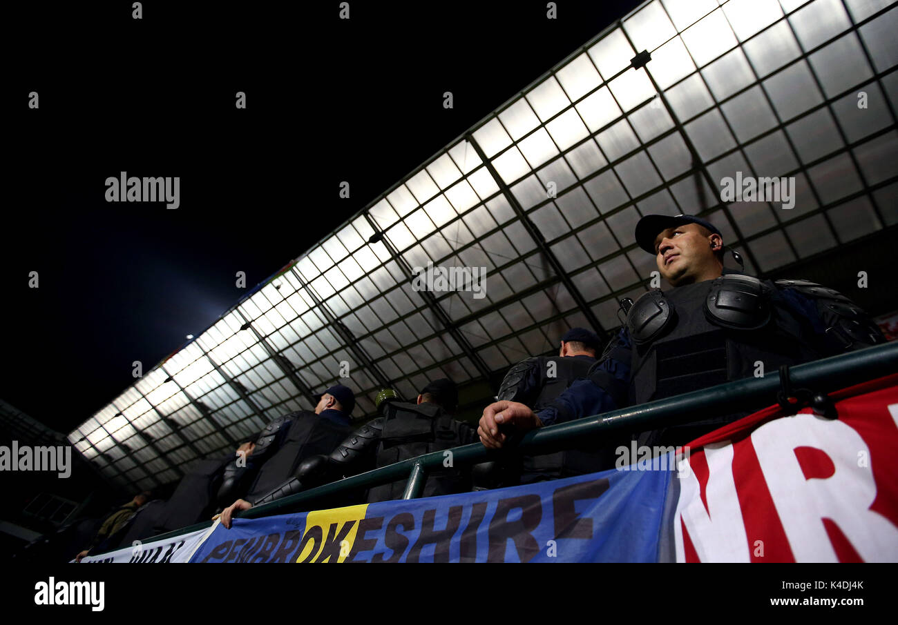 Crowd control during the 2018 FIFA World Cup Qualifying, Group D match at Stadionul Zimbru in Chisinau, Moldova. PRESS ASSOCIATION Photo. Picture date: Tuesday September 5, 2017. See PA story soccer Moldova. Photo credit should read: Steven Paston/PA Wire. RESTRICTIONS: Editorial use only. No commercial use. Stock Photo