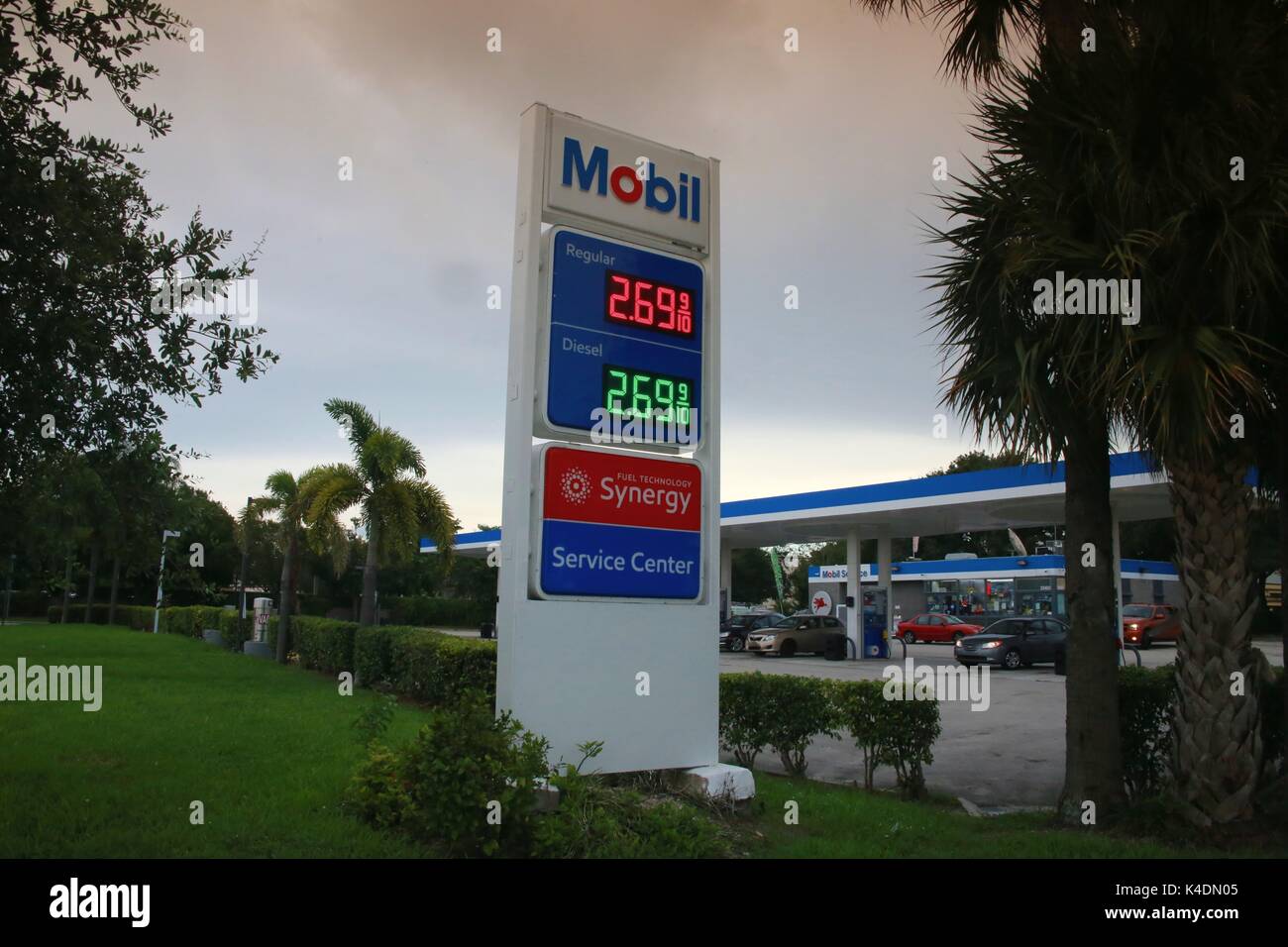 Mobil Gas Station Stock Photos & Mobil Gas Station Stock Images Alamy