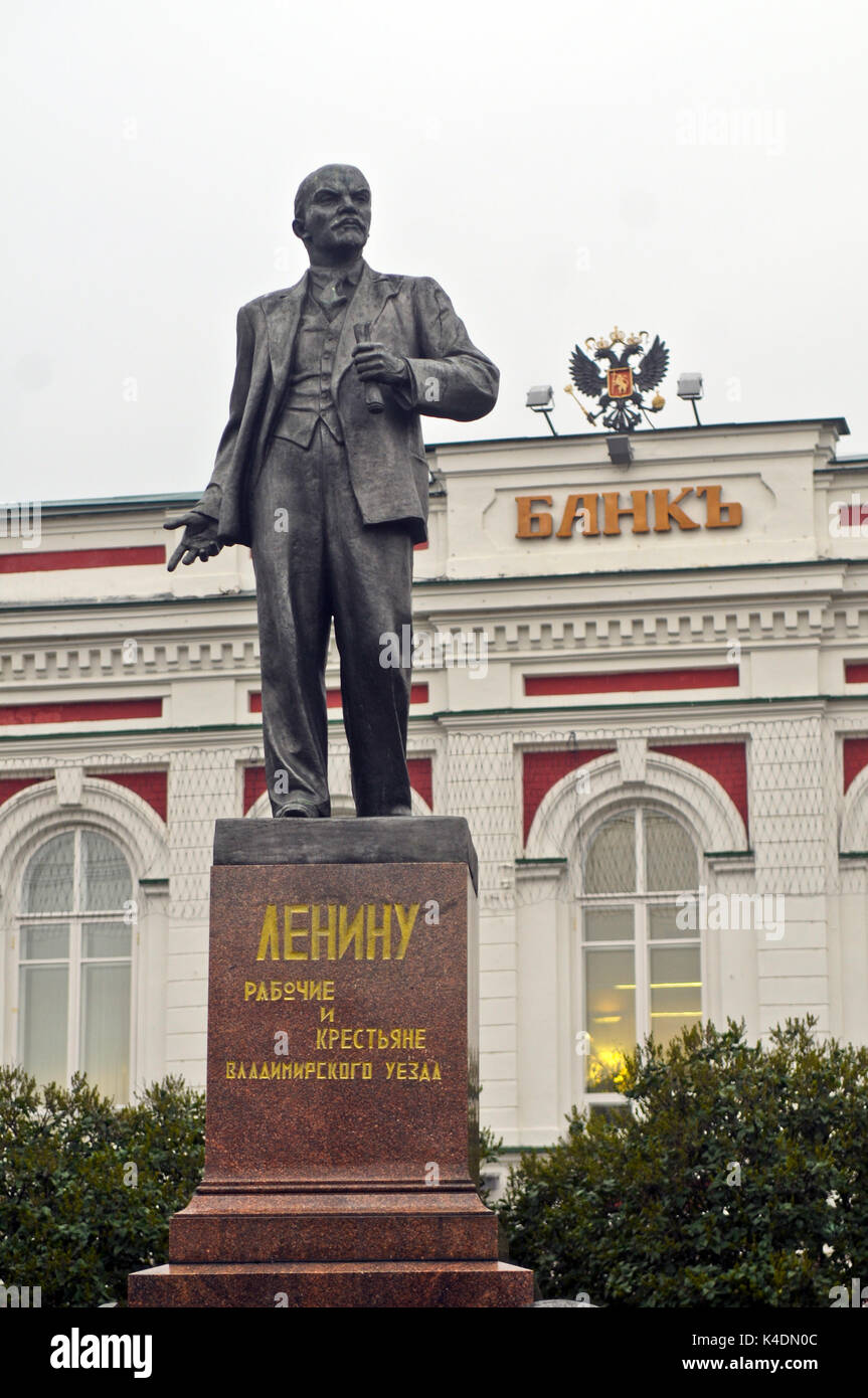 Lenin Statue next to a bank, Vladimir, Russia Stock Photo