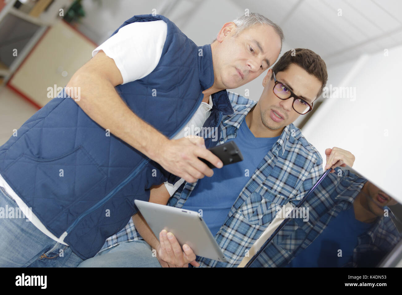 Senior boss working paper hi-res stock photography and images - Alamy