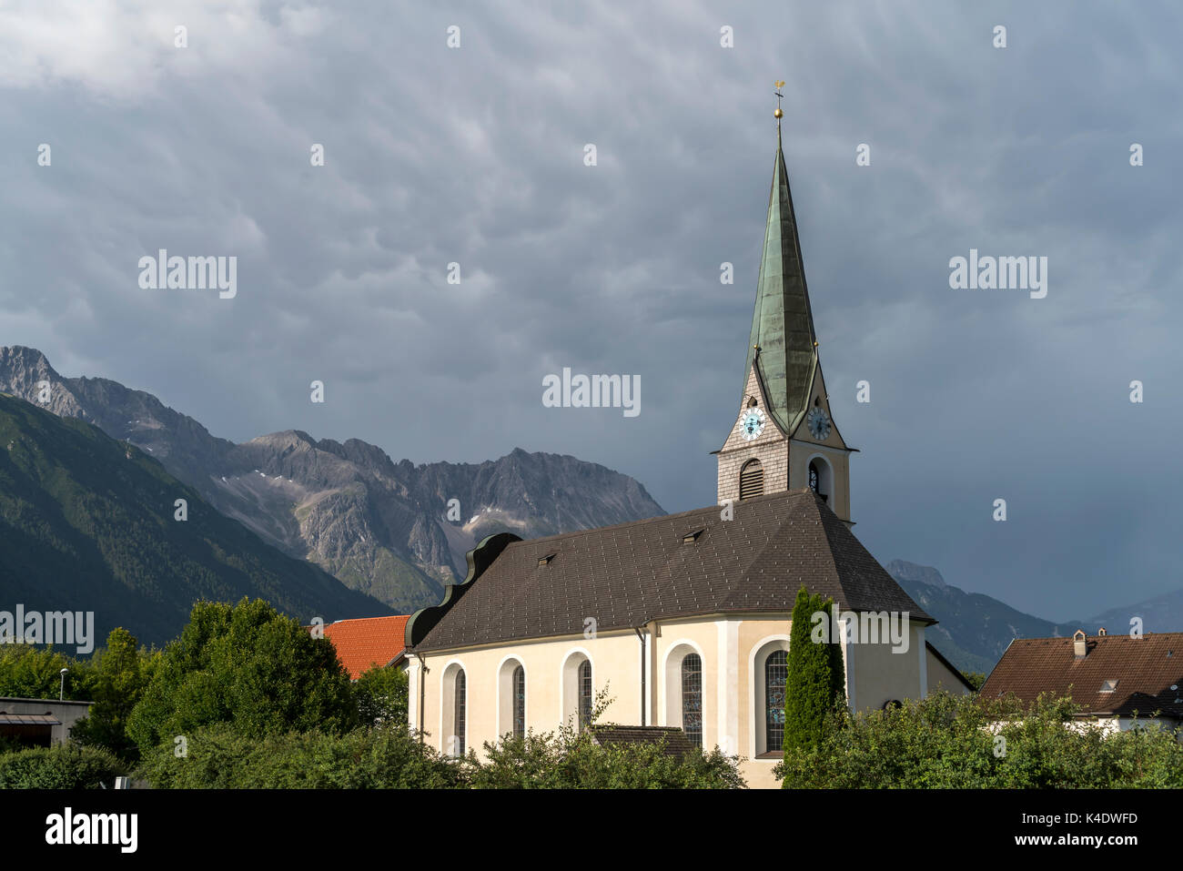Katholische Pfarrkirche hl. Josef iin Obsteig, Tirol, Österreich   |  church St. Joseph, Obsteig, Tyrol, Austria Stock Photo