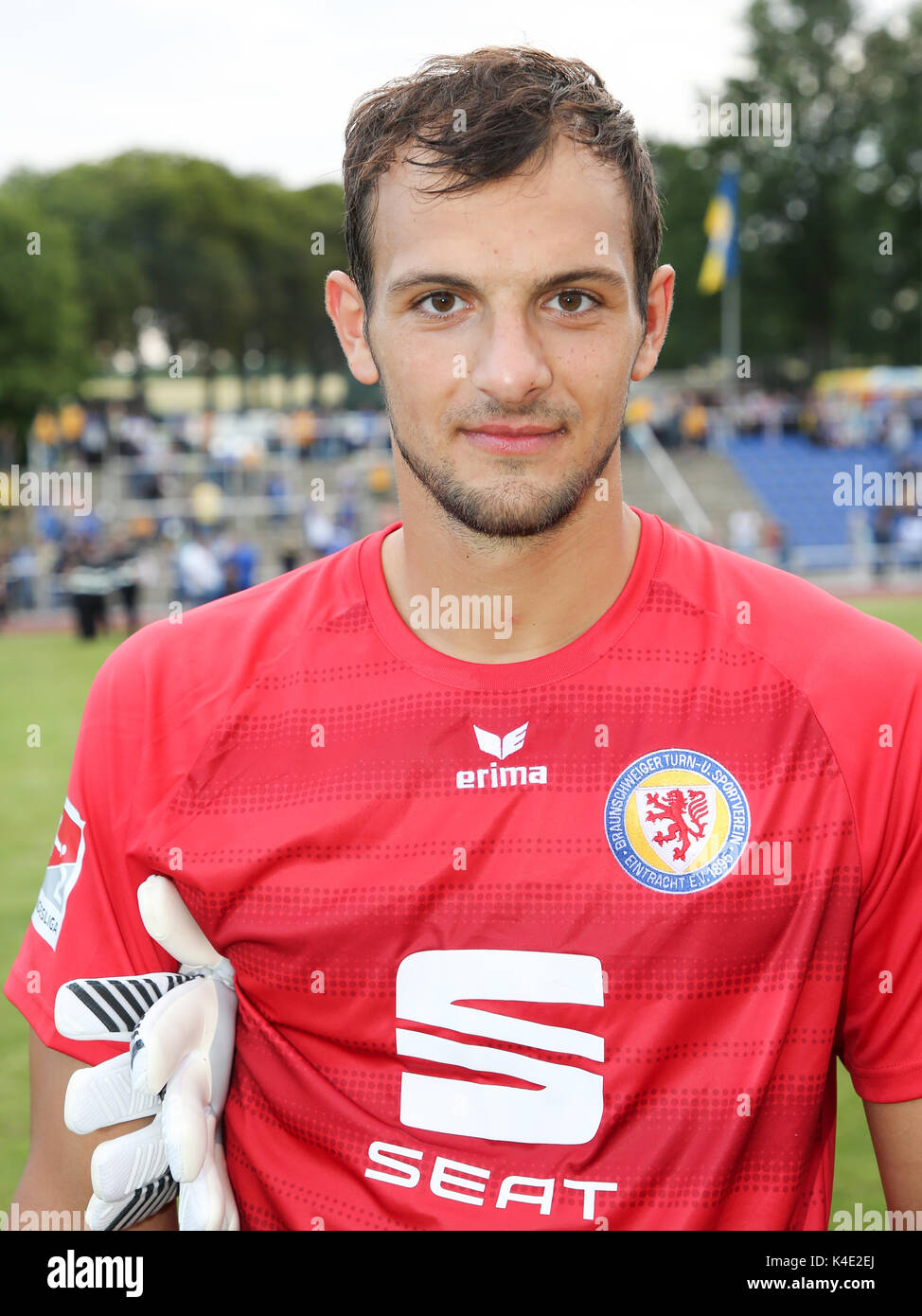 Goalkeeper Marcel Engelhardt Eintracht Braunschweig Stock Photo - Alamy