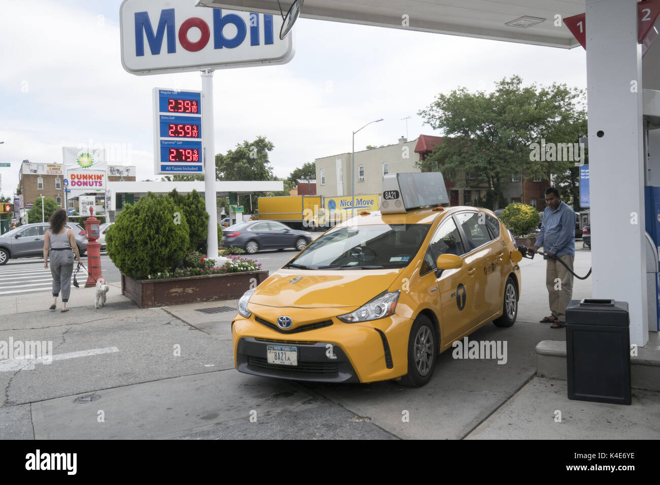 Mobil gas station hires stock photography and images Alamy