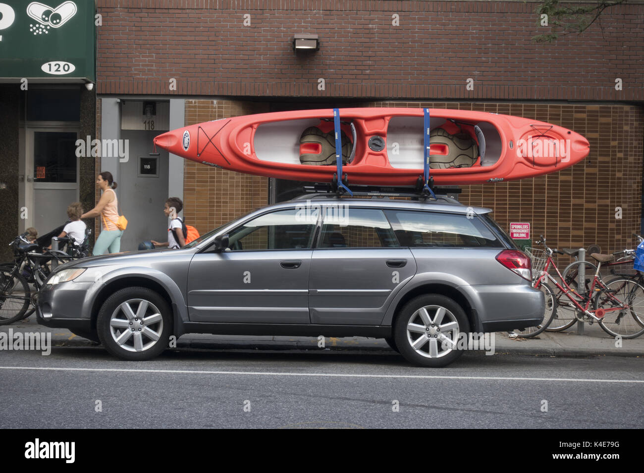 Kayak car rack hi res stock photography and images Alamy