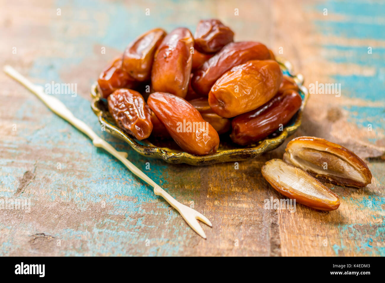 Raw Organic Medjool Dates with pits Ready to Eat Stock Photo Alamy