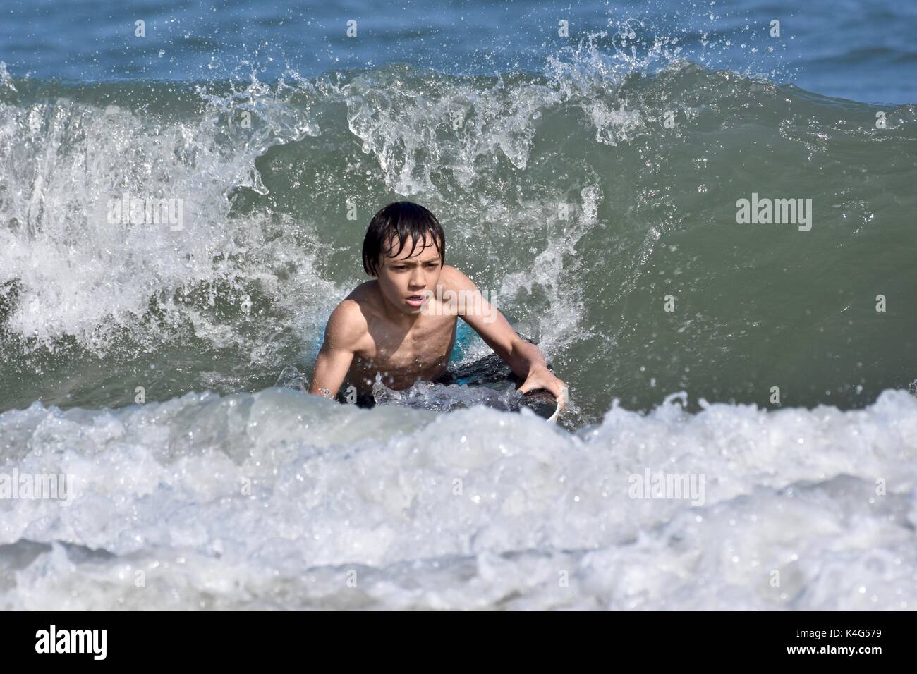 Riding waves with a boogie board at the ocean Stock Photo Alamy