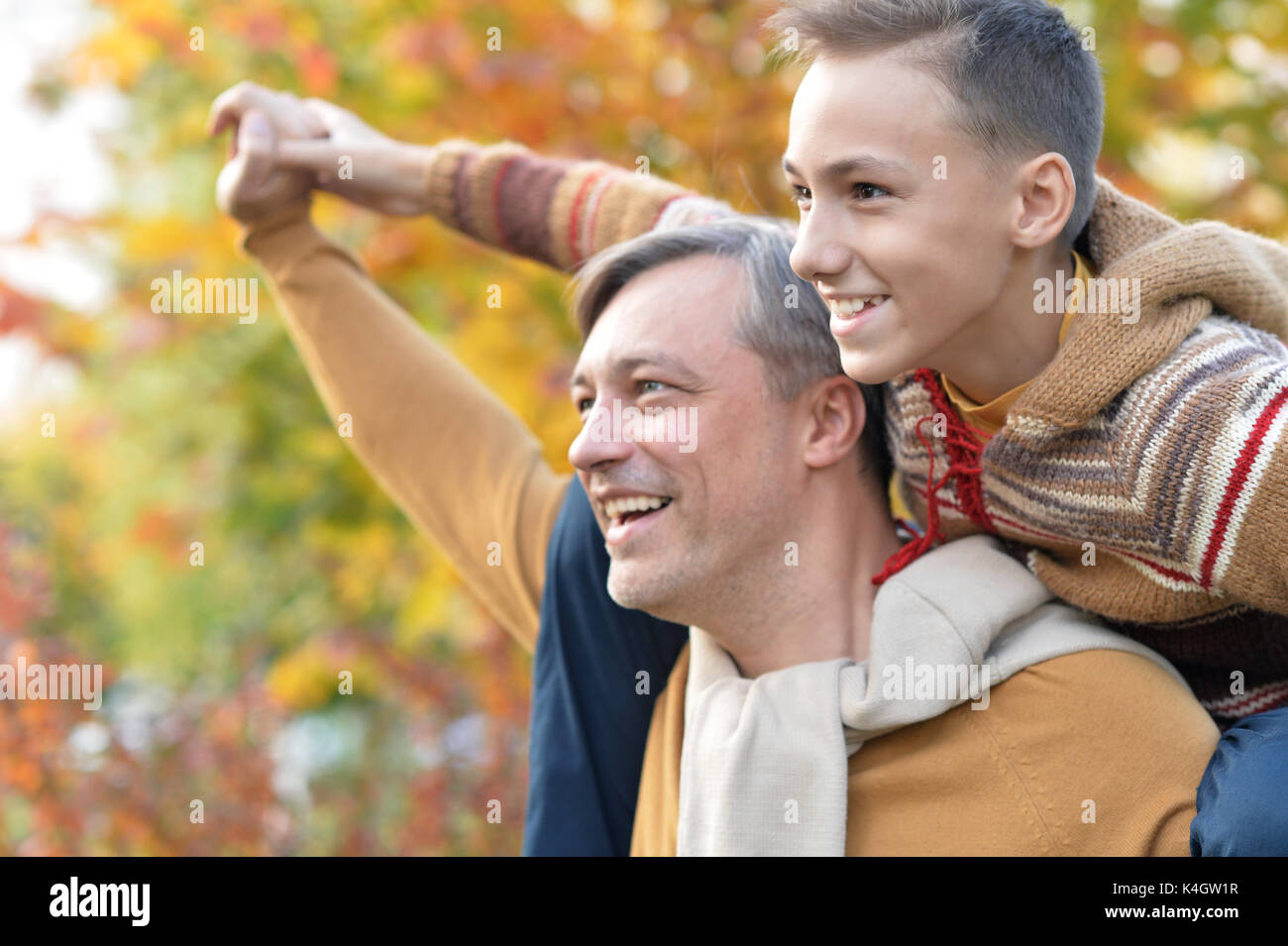 Piggyback father son portrait hi-res stock photography and images - Alamy