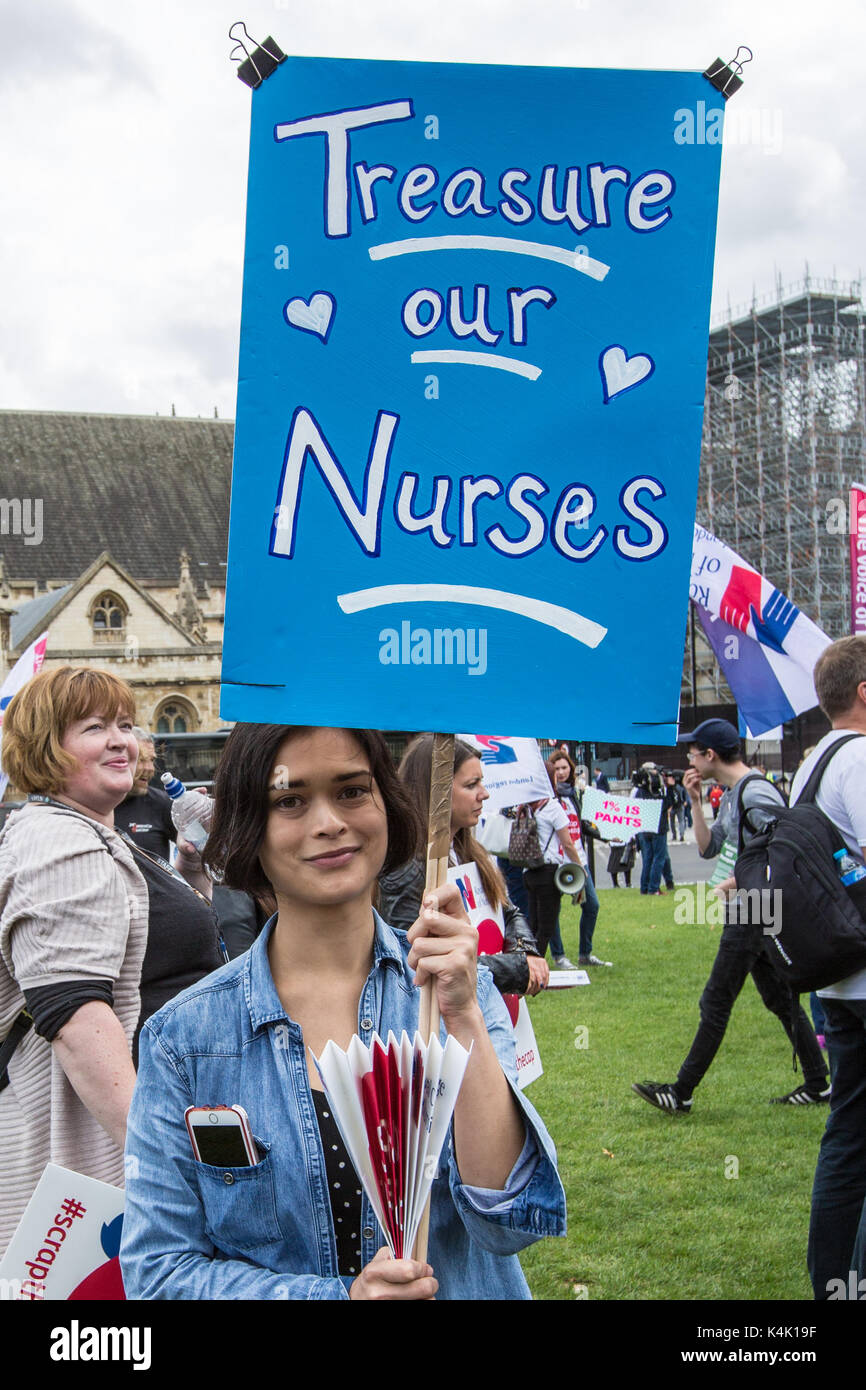 London, UK. 6th Sep, 2017. In a protest organised by the Royal College of Nursing, nurses rallied in central London to protest against the Governments continued public sector pay cap. Credit: David Rowe/Alamy Live News Stock Photo