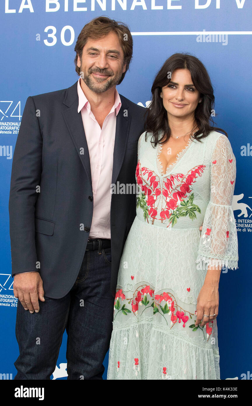 venice-italy-06th-sep-2017-javier-bardem-and-wife-penelope-cruz