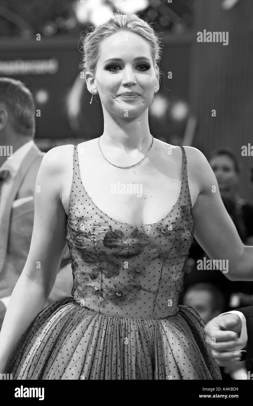 Venice, Italien. 05th Sep, 2017. Jennifer Lawrence attending the 'Mother!' premiere at the 74th Venice International Film Festival at the Palazzo del Cinema on September 05, 2017 in Venice, Italy | Verwendung weltweit/picture alliance Credit: dpa/Alamy Live News Stock Photo