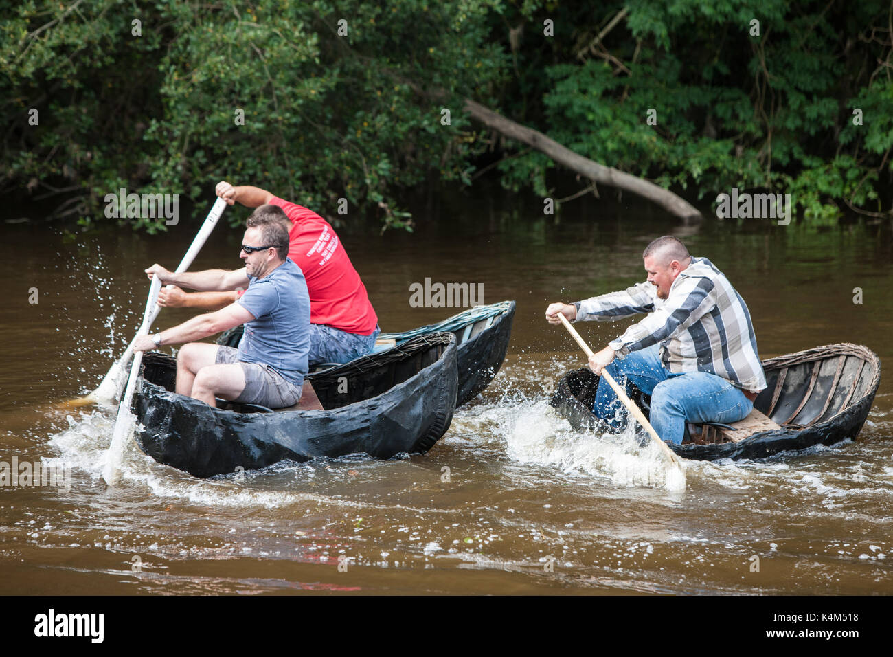Coracle Racing Pics Cilgerran coracle race hi-res stock photography and images - Alamy