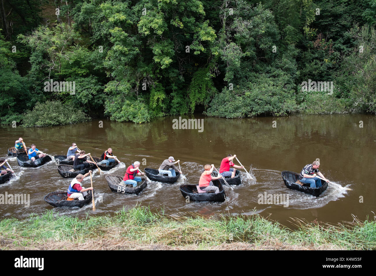 Cilgerran coracle race hi-res stock photography and images - Alamy