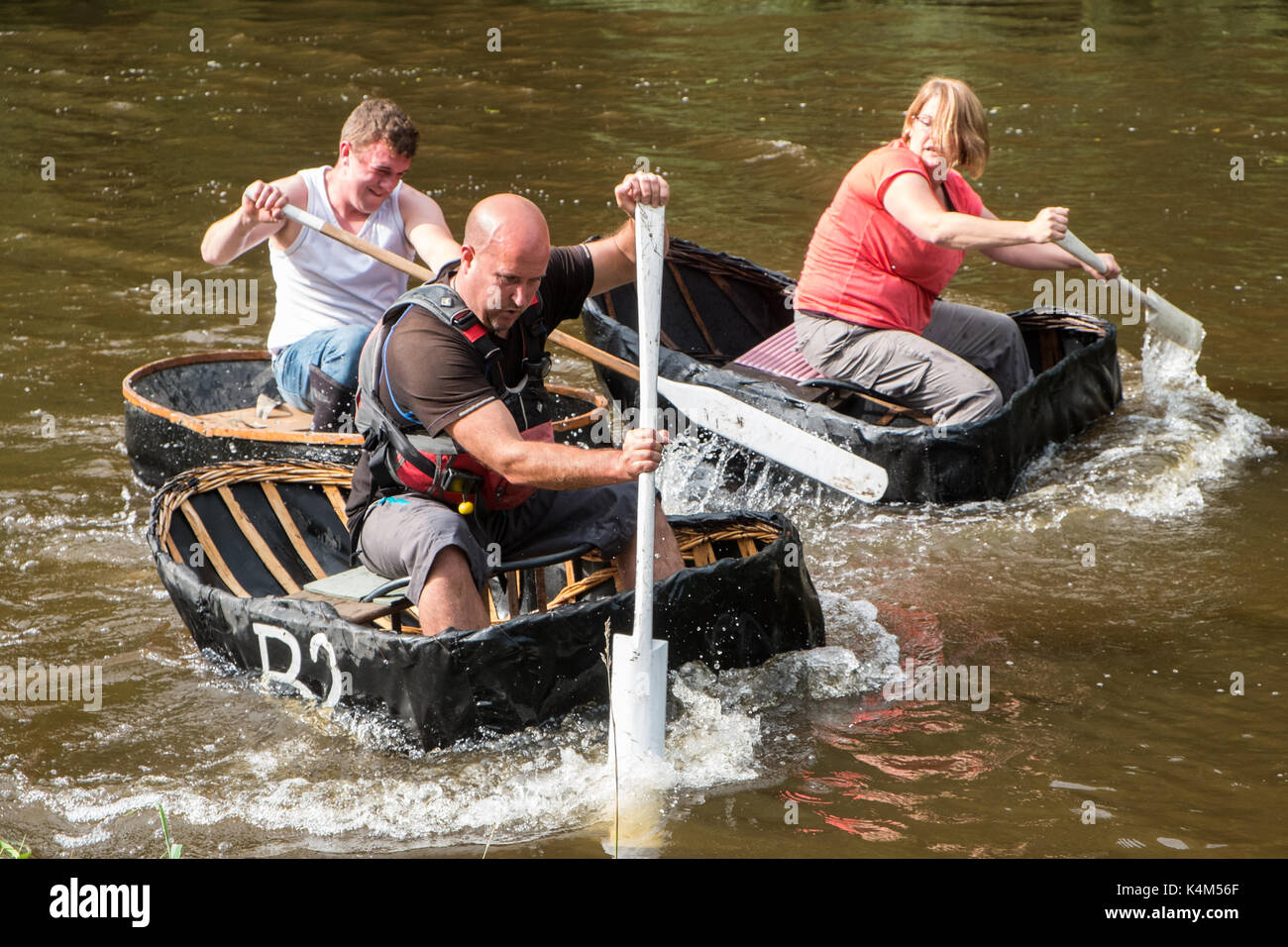 Cilgerran coracle race hi-res stock photography and images - Alamy