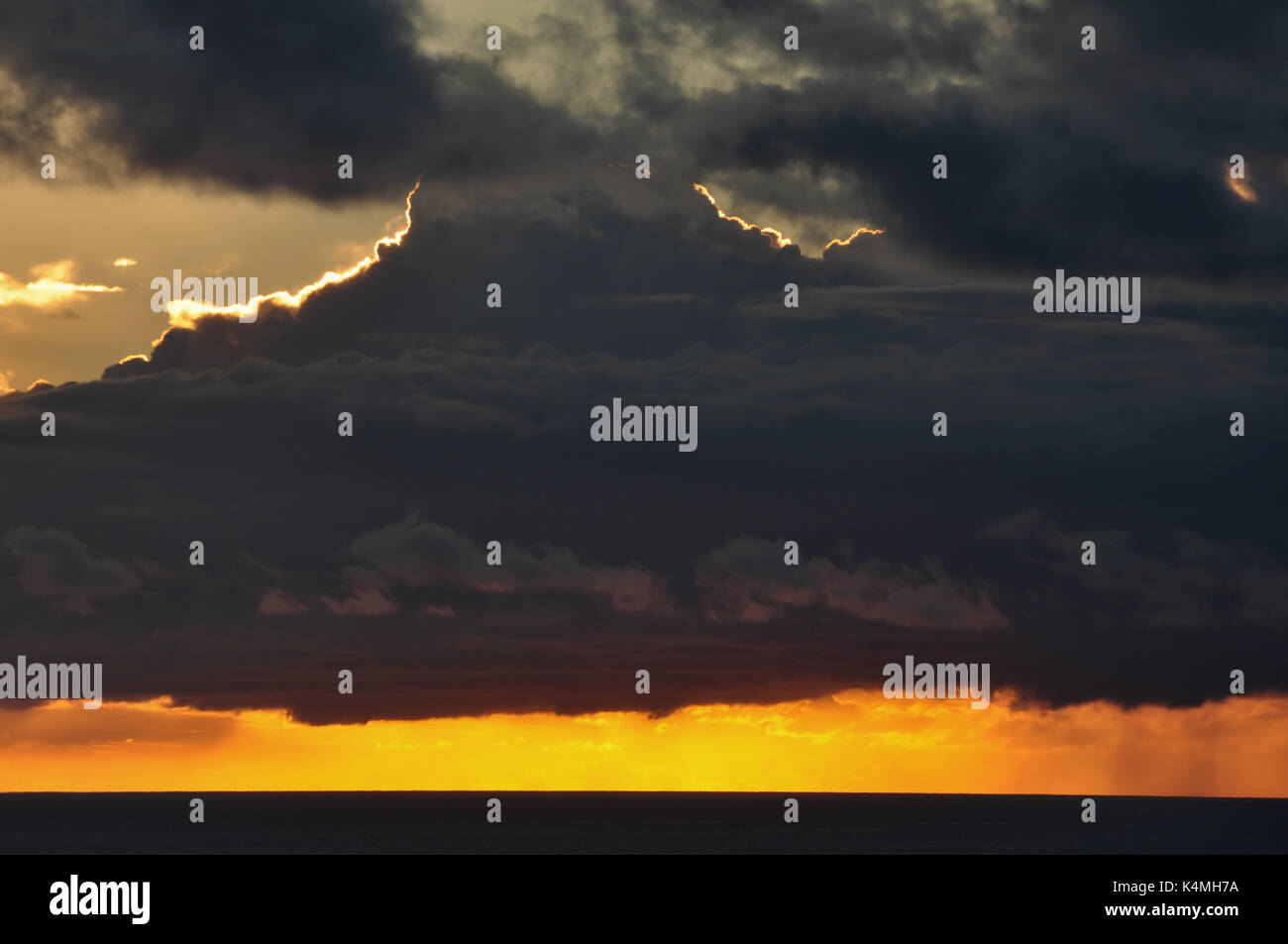 Cloudy sunset sky hi-res stock photography and images - Alamy