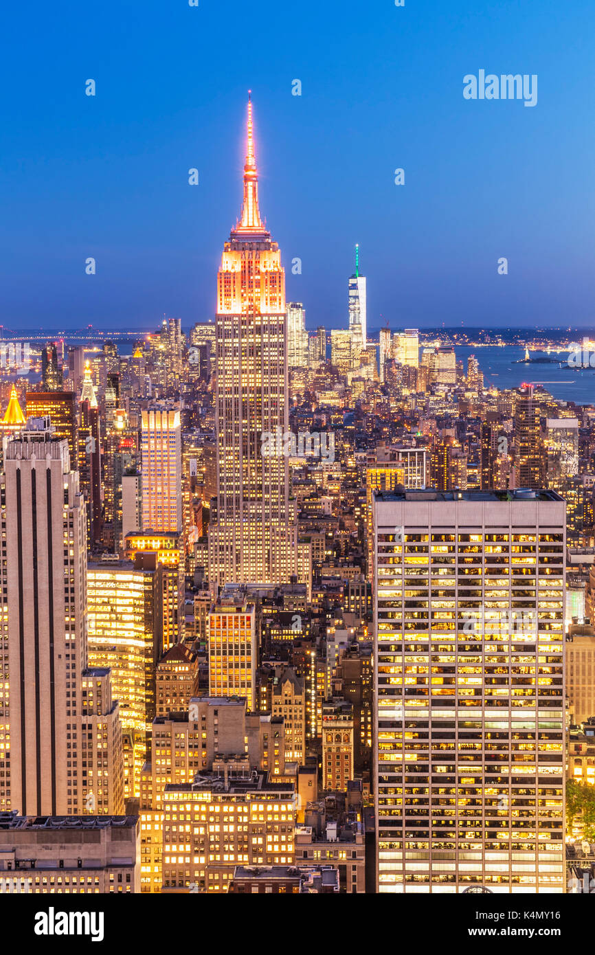 New york skyline at night vertical hi-res stock photography and images ...