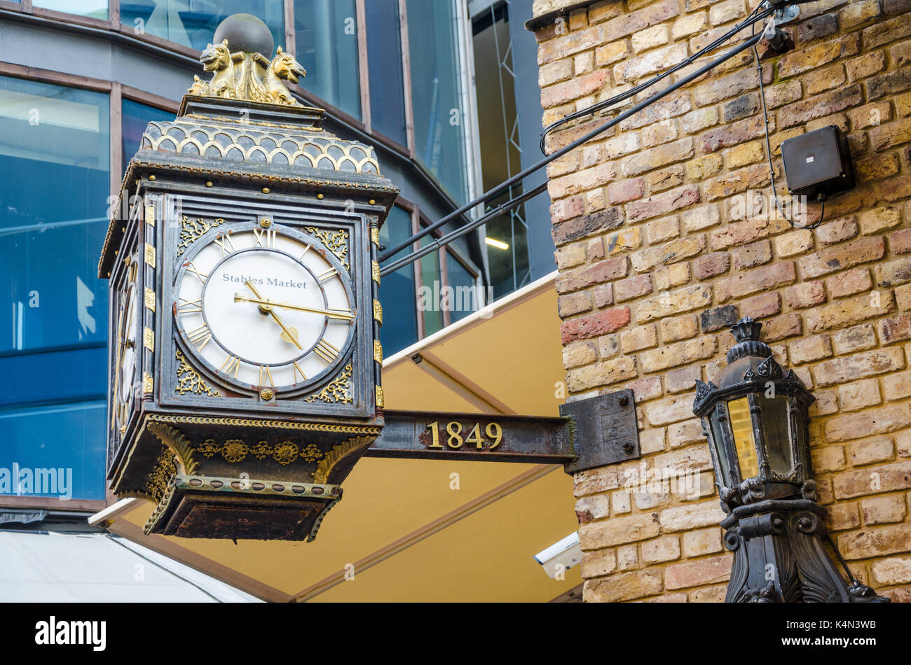 Ornate clock hi-res stock photography and images - Alamy