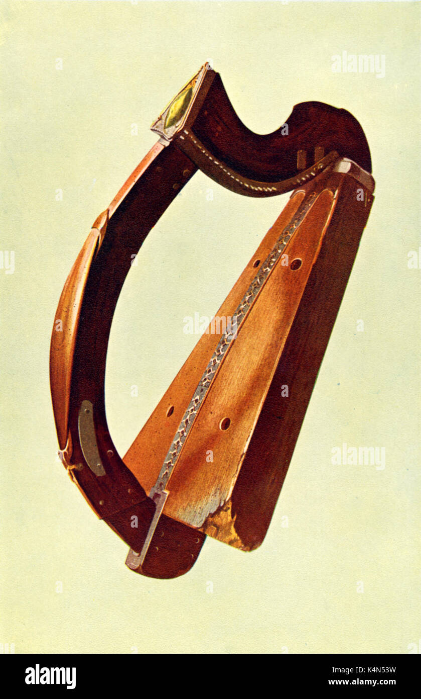 INSTRUMENTS - STRING - HARP - CELTIC 'The Lamont Harp' - Highland Harp drawn 1921, by Hipkins. (Alfred James Hipkins 1826-1903) Stock Photo