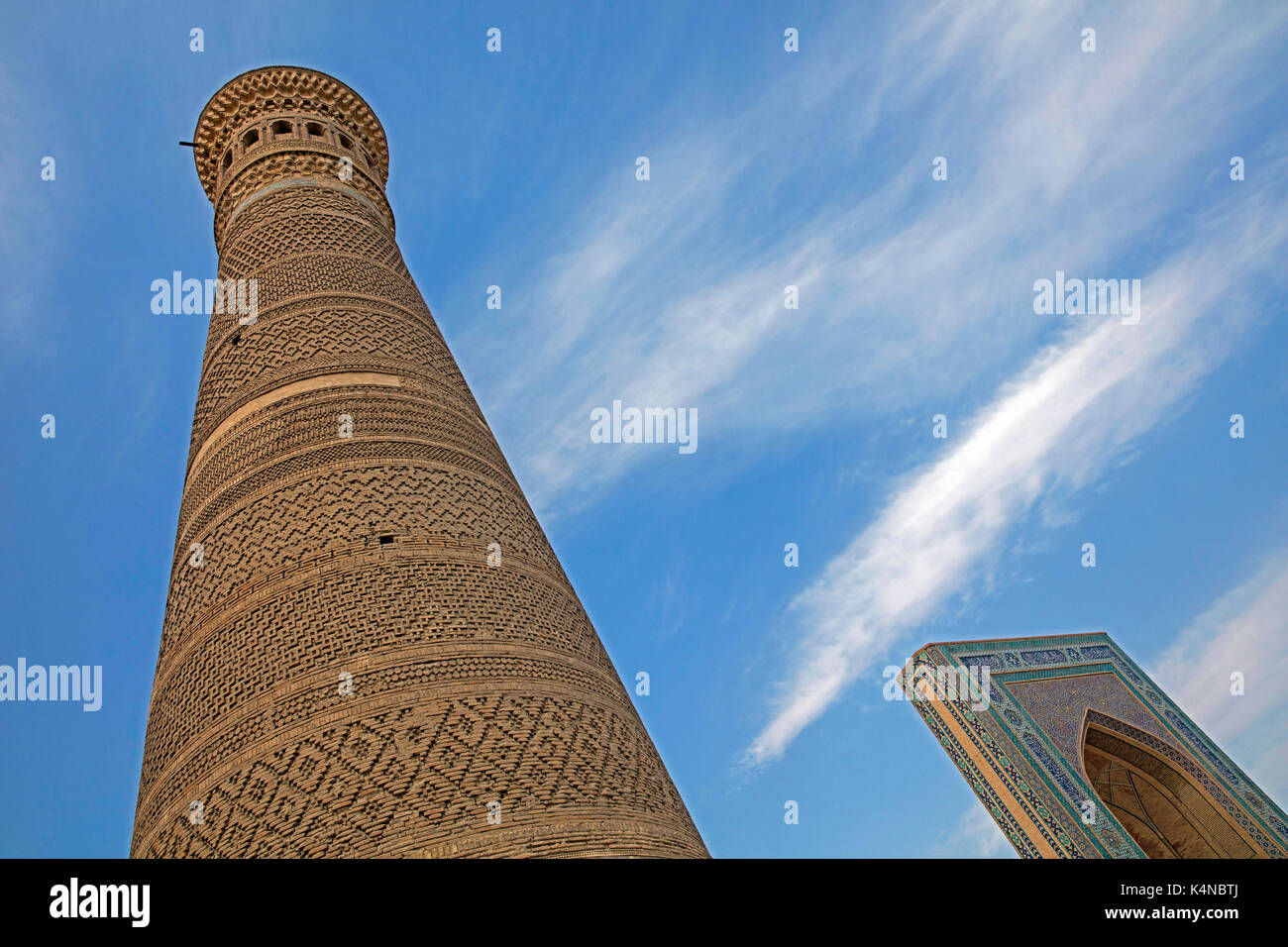 The brick Kalyan minaret of the Po-i-Kalyan / Poi Kalyan mosque complex in Bukhara, Uzbekistan Stock Photo