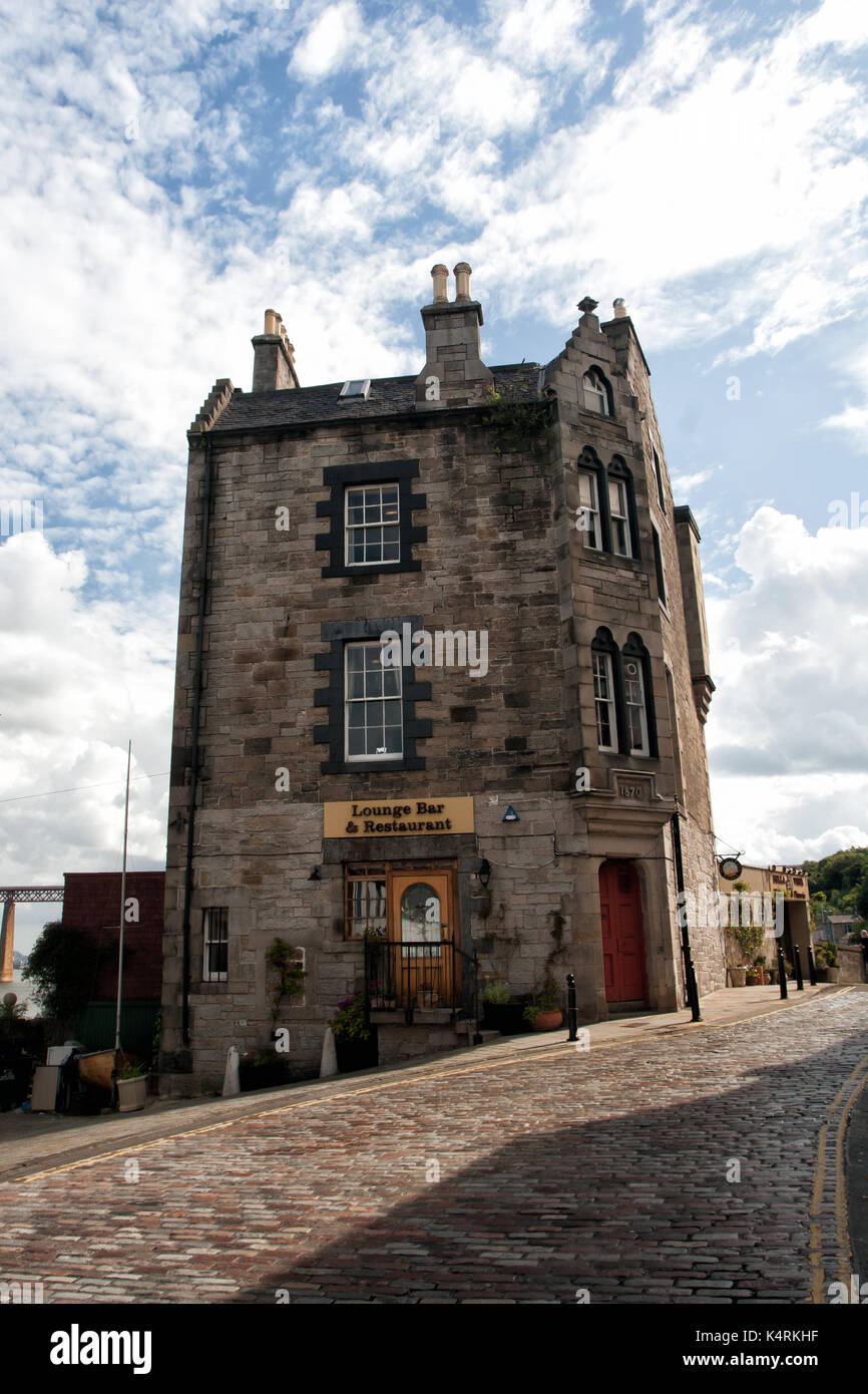 Old buildings on a cobbled High Street in South Queensferry near Edinburgh, Scotland, UK Stock Photo