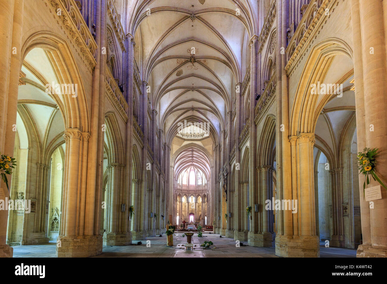 Cathedrale Gothique High Resolution Stock Photography And Images Alamy