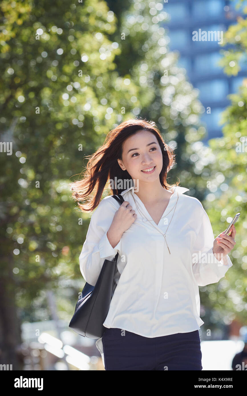 Japanese woman walking hi-res stock photography and images - Alamy
