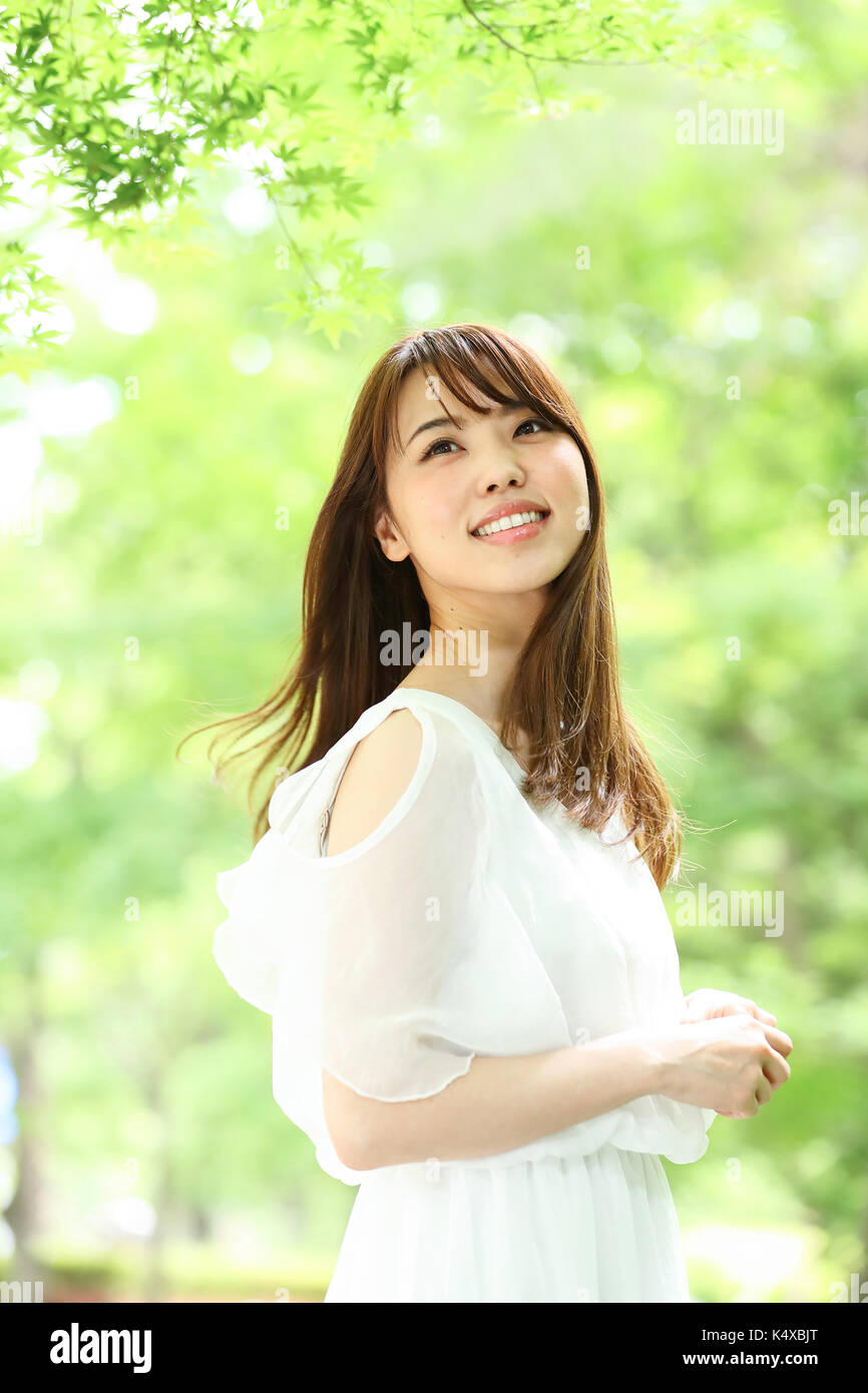 Pretty woman summer park hi-res stock photography and images - Alamy