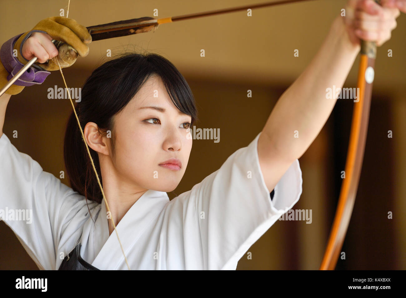 Japanese traditional archery athlete practicing Stock Photo Alamy