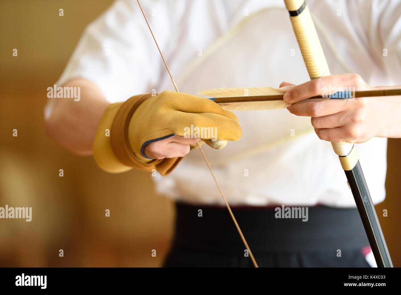 Japanese traditional archery athlete practicing Stock Photo Alamy