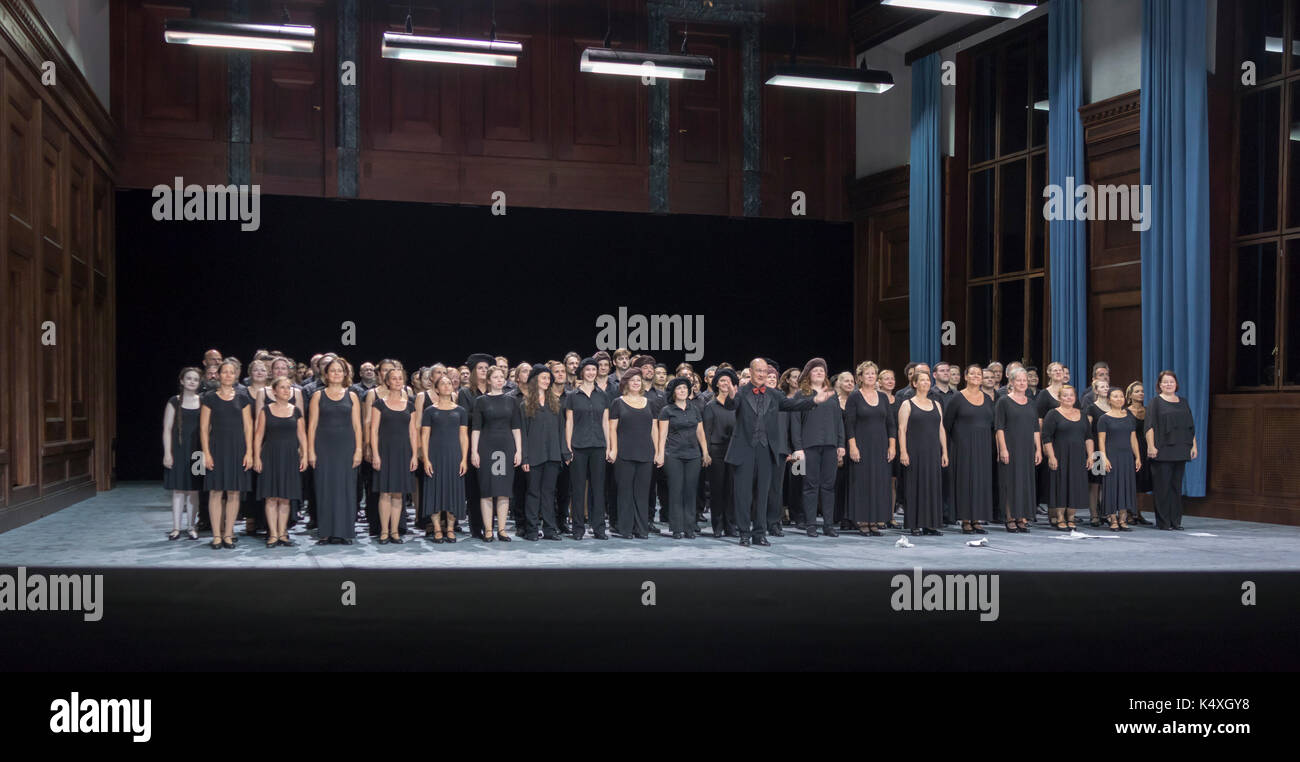 chorus taking curtain call at Die Meistersinger, Bayreuth Opera