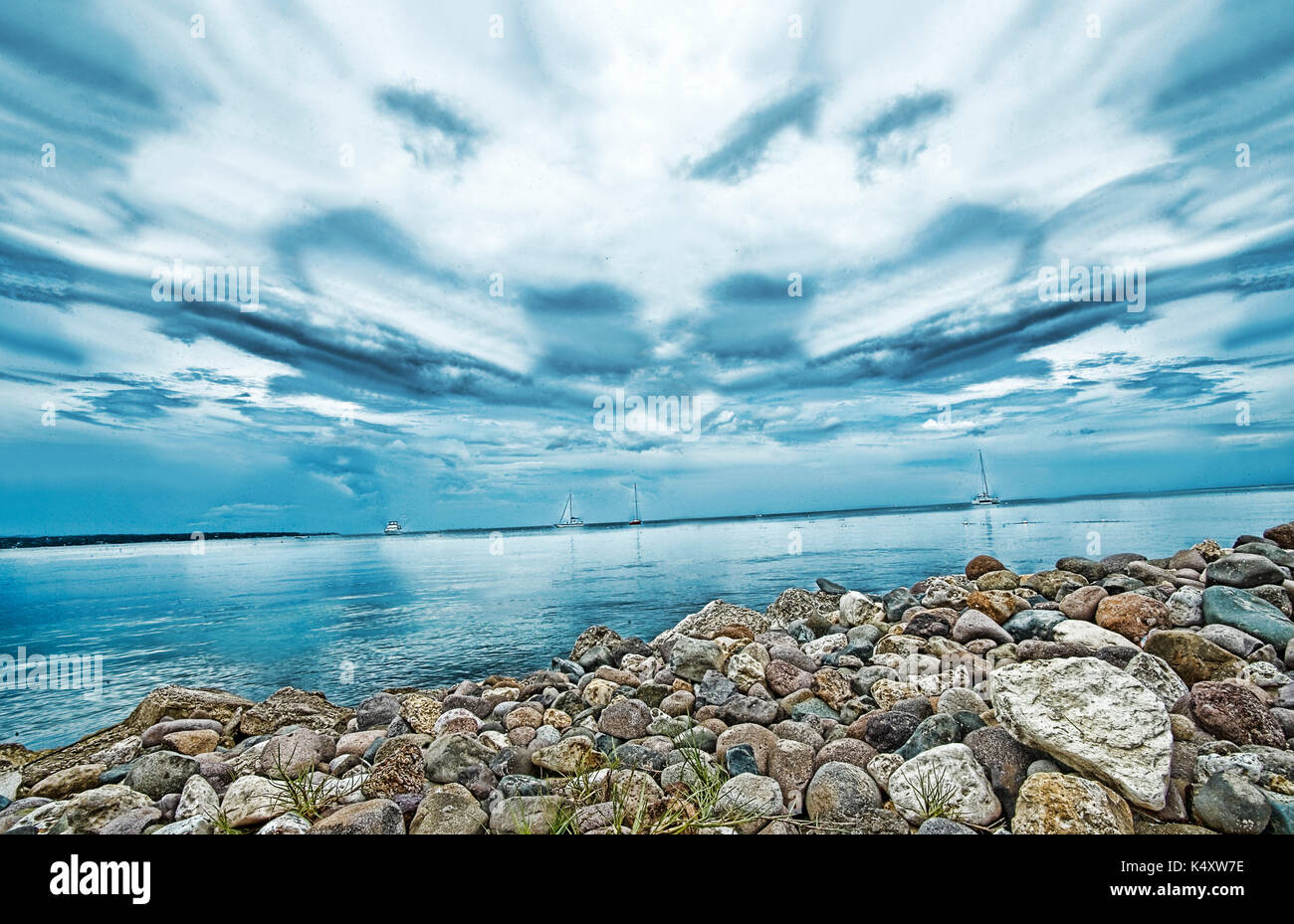 Saltwater rocky beach hi-res stock photography and images - Alamy