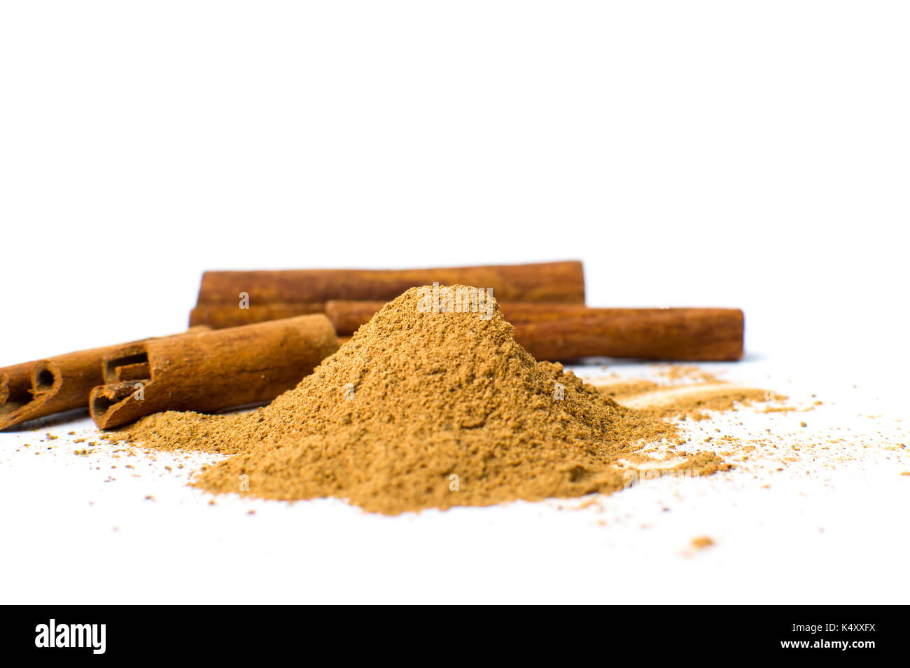 Cinnamon sticks to powder hires stock photography and images Alamy