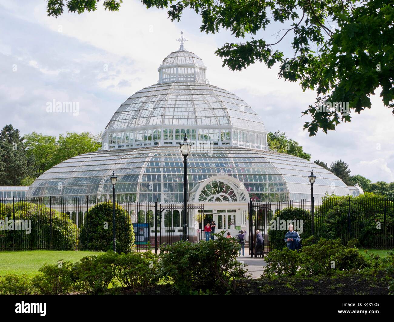 The magnificent iron and glass Palm House, Sefton Park, Liverpool, built 1896 by Mackenzie and Moncur, Glasgow, and gifted by Henry Yates Thompson. Stock Photo