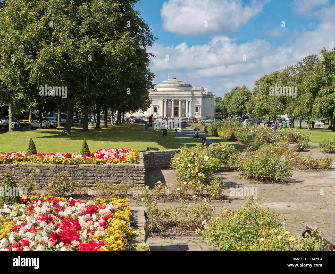 Port Sunlight Village, Wirral, showing floral displays and Lady Lever Art Gallery. Stock Photo