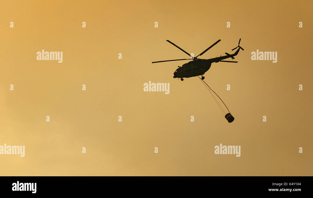 Helicopters carrying bucket water wildland hires stock photography and