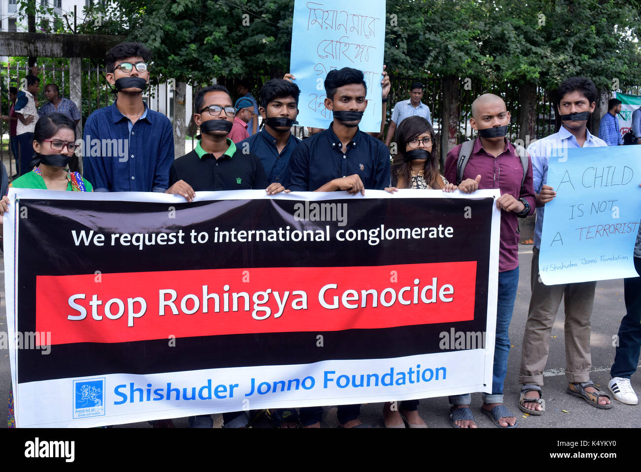 Dhaka, Bangladesh. 07th Sep, 2017. DHAKA, BANGLADESH – SEPTEMBER 07, 2017: Bangladeshi people demonstration outside Dhaka's National Press Club on Thursday protesting against the treatment of Rohingya Muslims in Myanmar. Credit: SK Hasan Ali/Alamy Live News Stock Photo