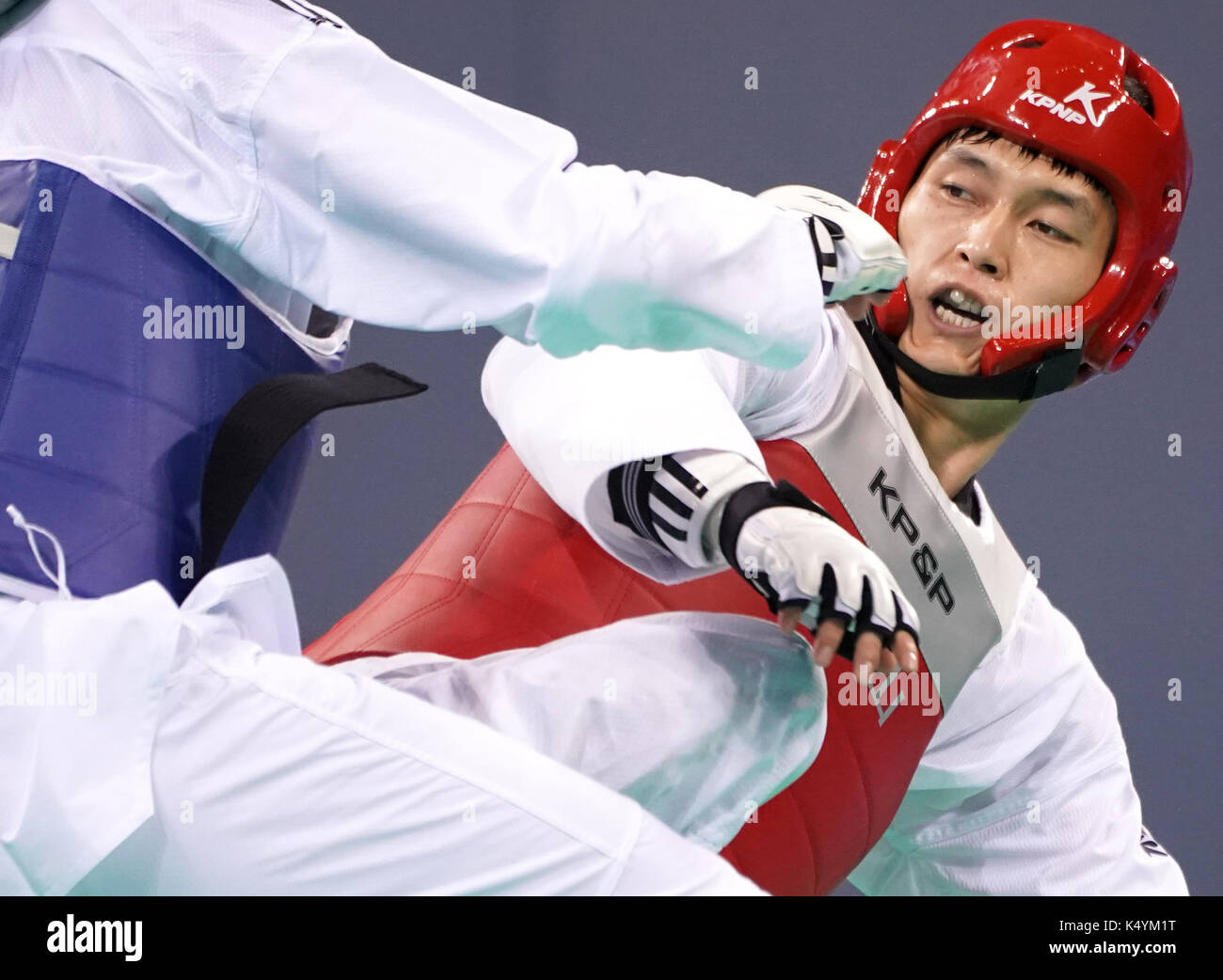 (170907) -- TIANJIN, Sept. 7, 2017 (Xinhua) -- Tian Jian of Xinjiang (R ...