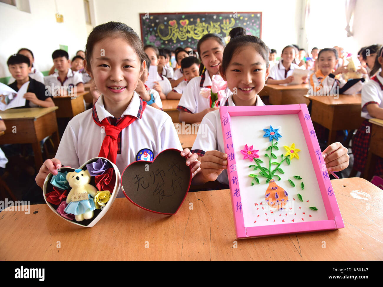 школа с китайским уклоном. китайские дети. средняя школа в китае. старшая школа в китае. школа с китайским уклоном.