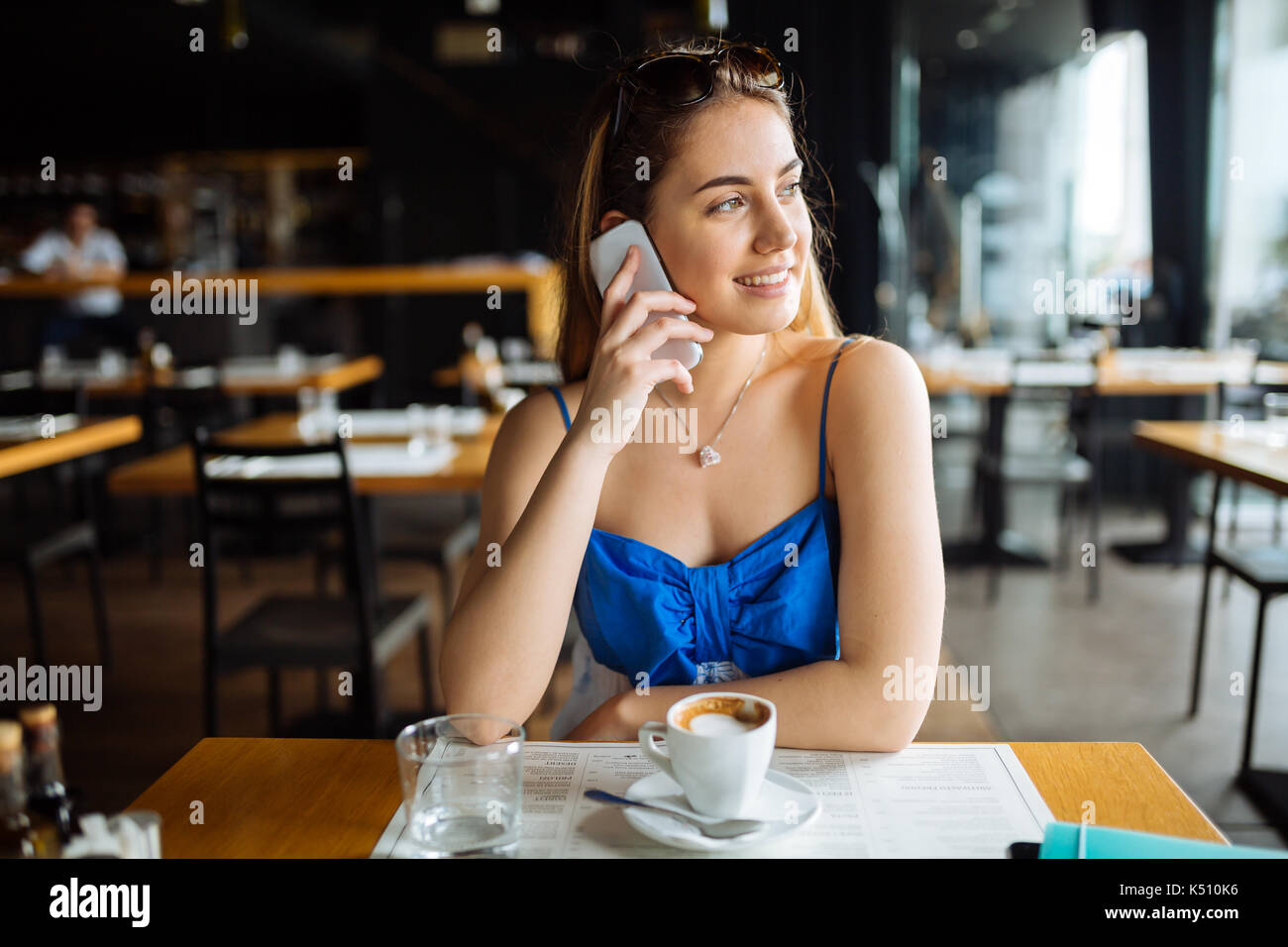 Person with mobile phone cafe hi-res stock photography and images - Alamy