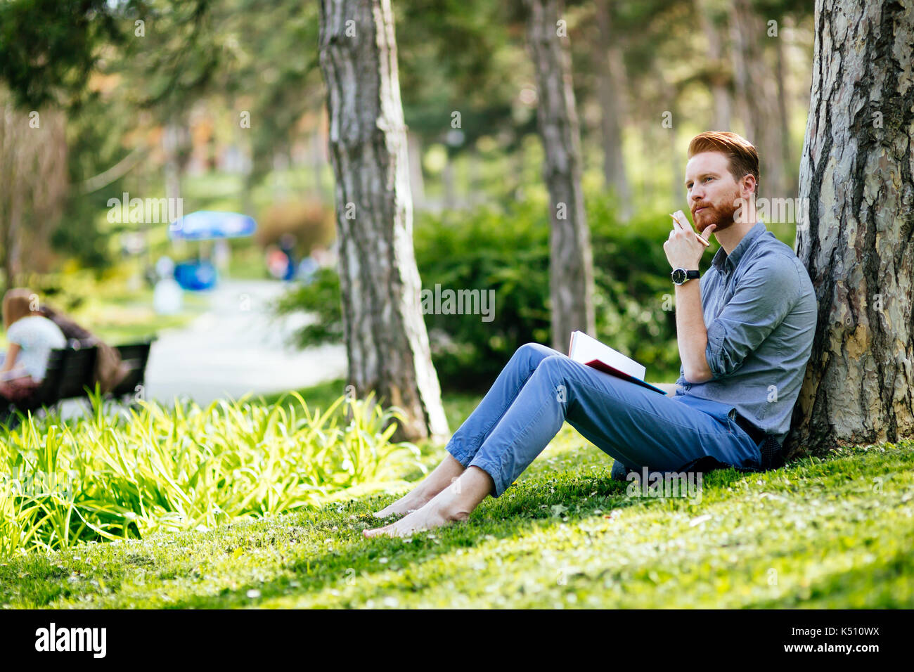 College student studying in park Stock Photo - Alamy