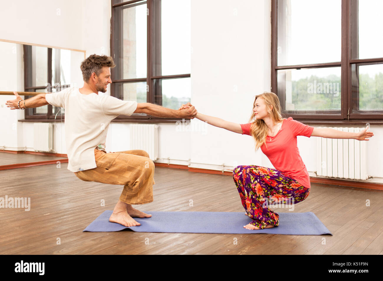 Partner yoga hi-res stock photography and images - Alamy