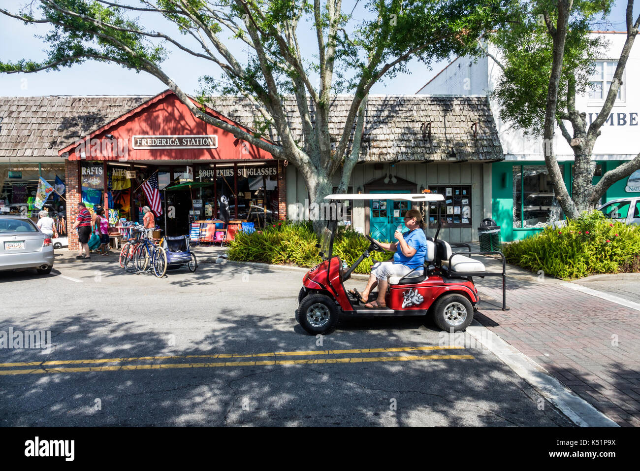 St. Saint Simons Island Pier Village District shopping stores
