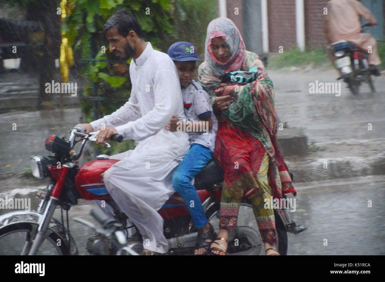 Lahore, Pakistan. 07th Sep, 2017. A view of the heavy monsoon rain ...