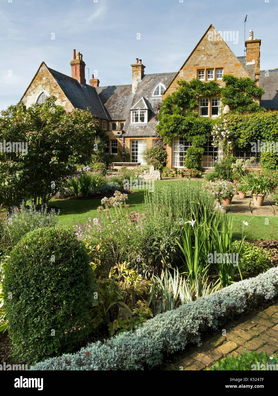 Coton Manor House and Gardens, Northamptonshire, England, UK Stock Photo