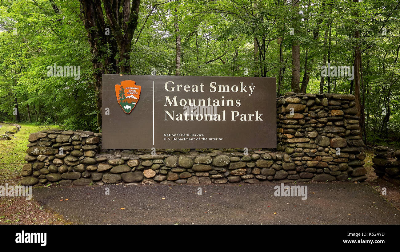 Great Smoky Mountains National Park entrance sign in forest Stock Photo